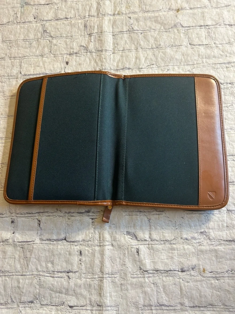 MEAD-CAMBRIDGE VINTAGE DARK GREEN/CARMEL ZIP AROUND PLANNER BACK POCKET